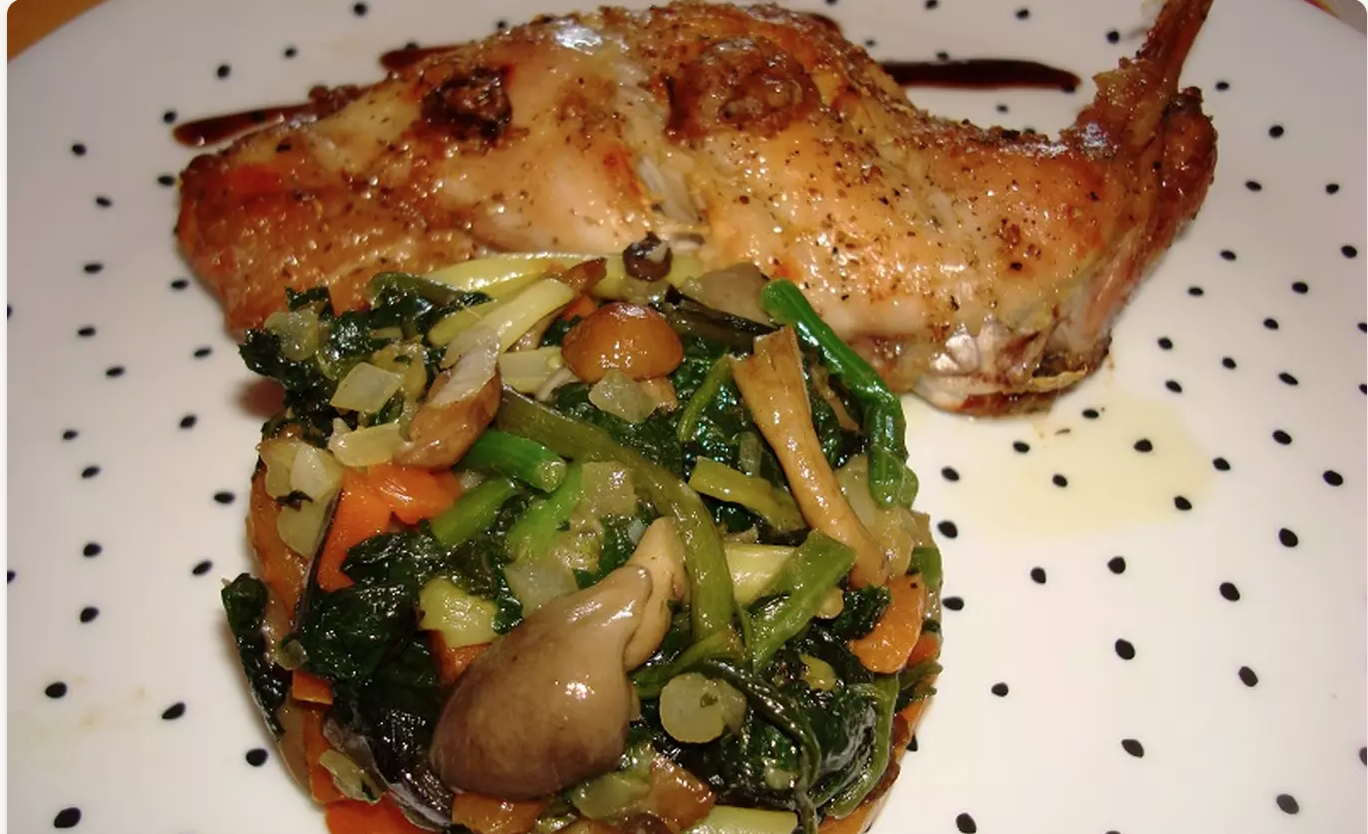 timbal de verduras con conejo y puré de patatas con pimentón